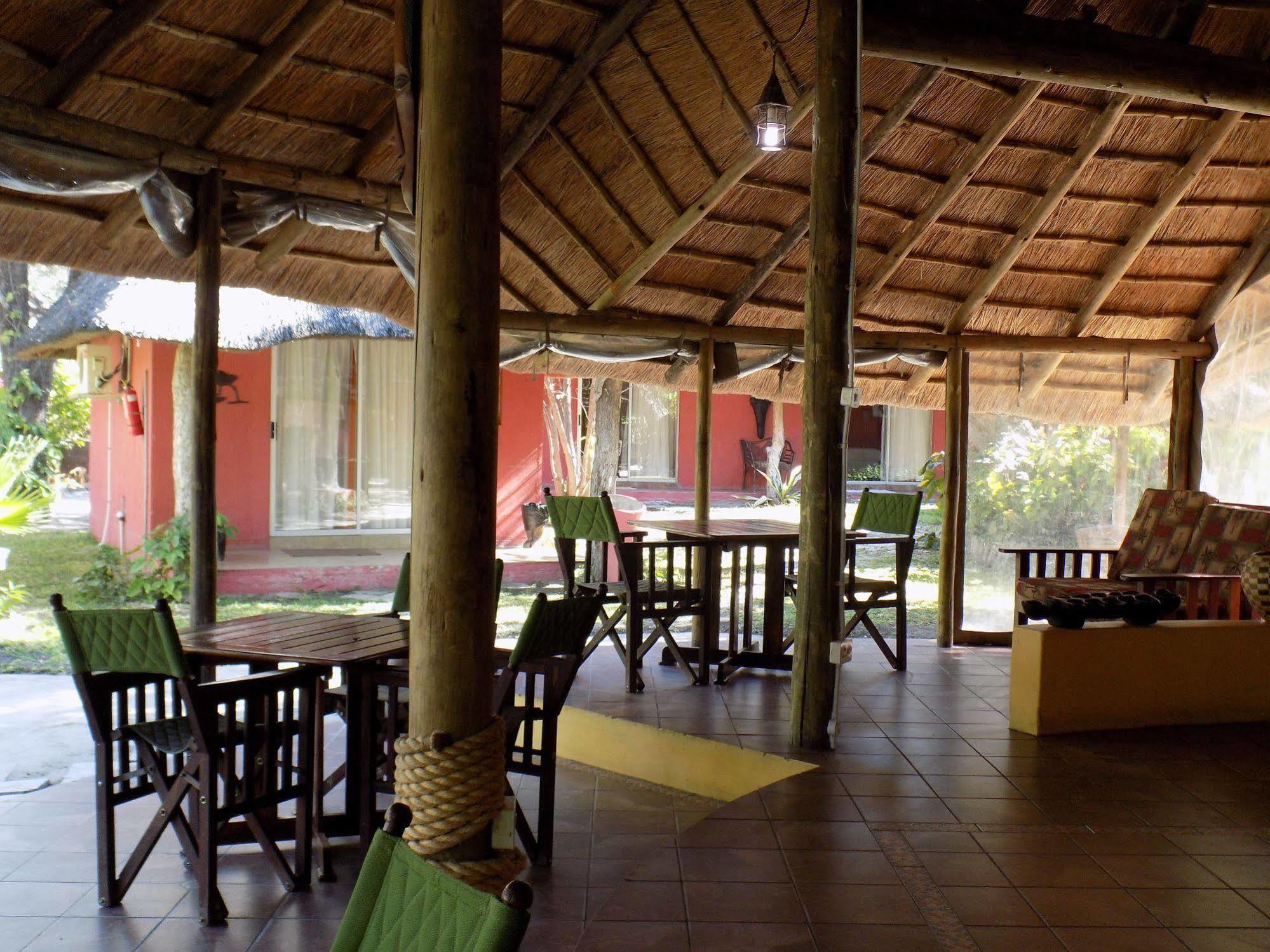 Jump Street Chalets Maun Exteriér fotografie