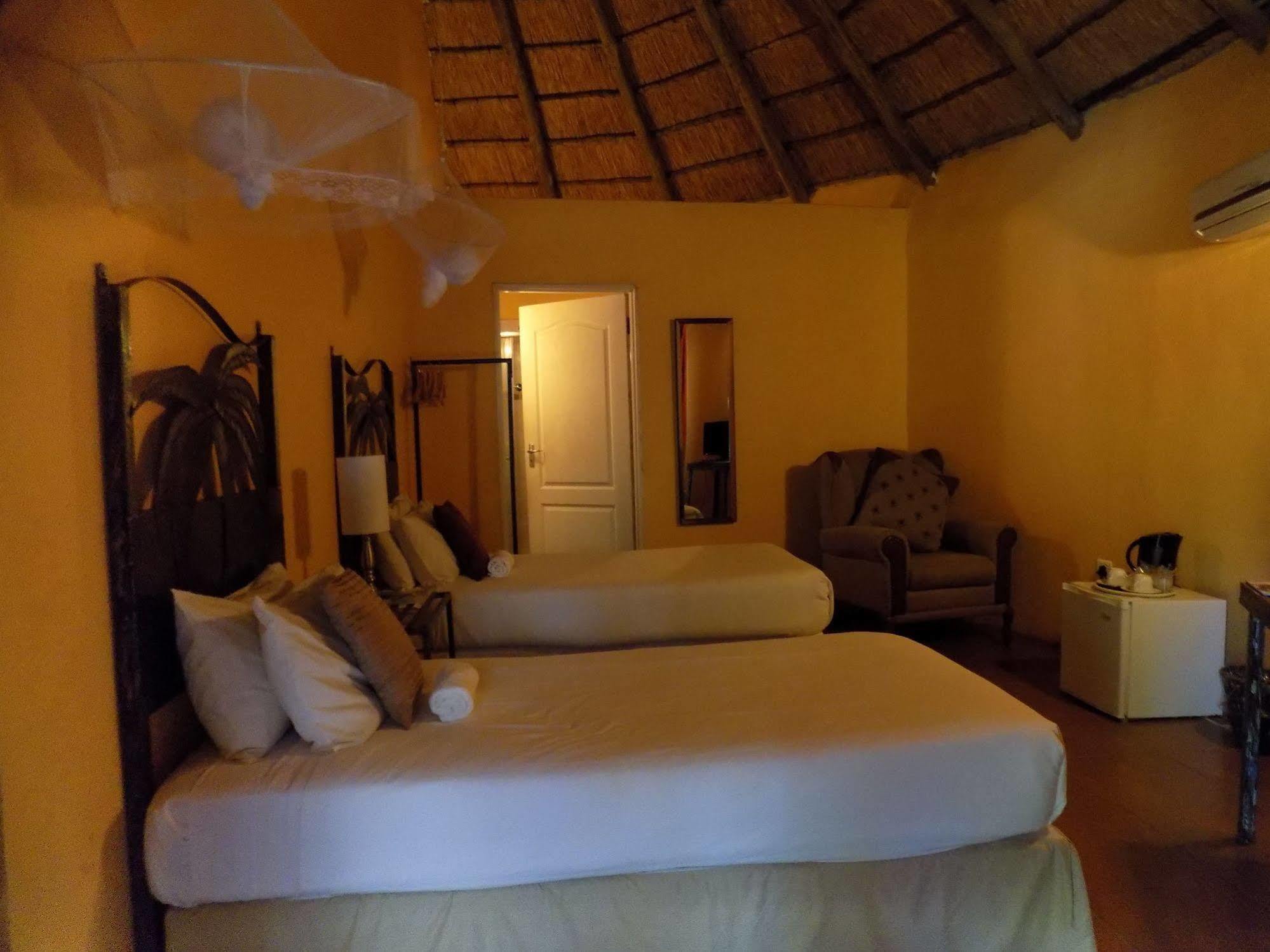 Jump Street Chalets Maun Exteriér fotografie